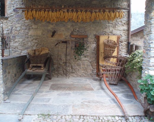 attrezzi di vita contadina